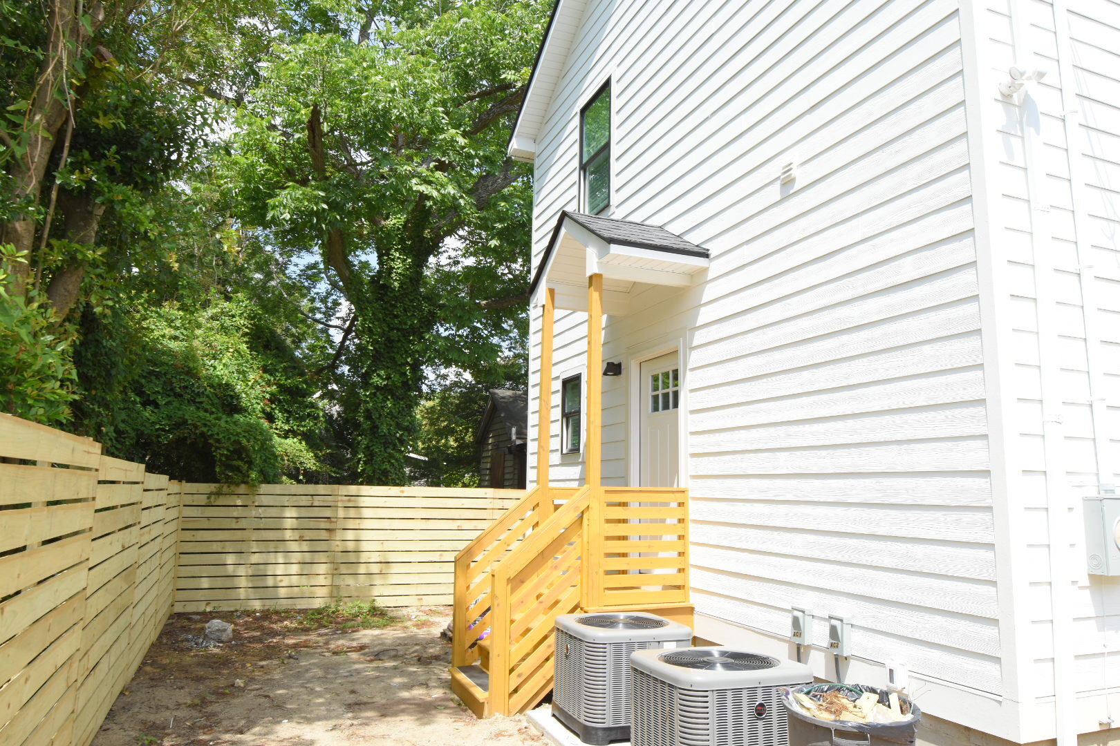 Building Photo - 806 Russell Aly