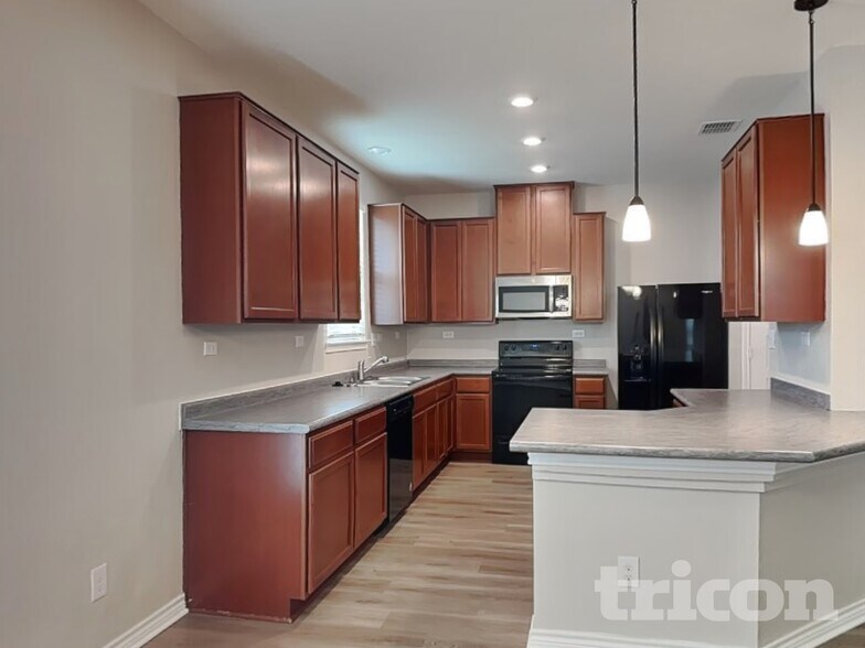 Building Photo - 2631 Green Leaf Way