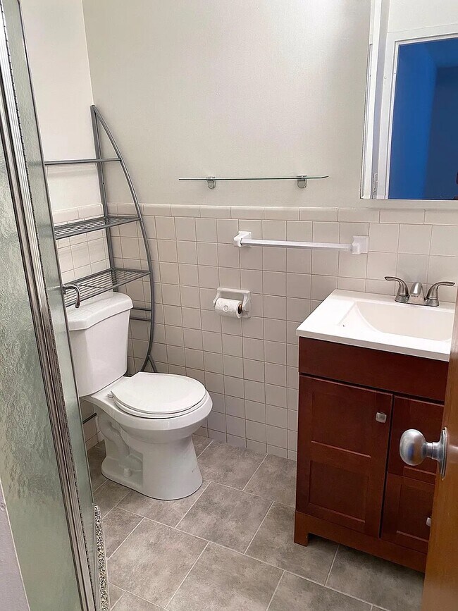 Building Photo - 160 Fairfield Woods Rd