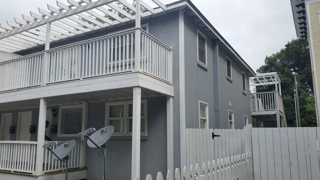 Building Photo - 414 E Park Ave