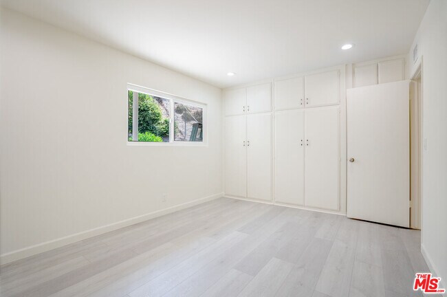 Building Photo - 17440 Fraser Pl