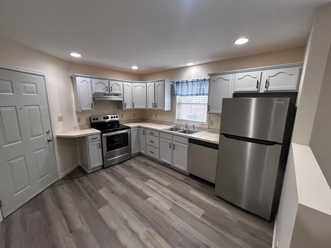 Kitchen - Maple Tree Apartments