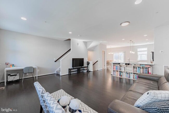 Building Photo - 14302 Potomac Heights Ln