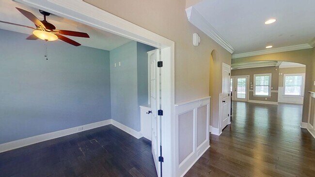 Building Photo - Custom 4 BD/2.5 BA Home with Community Pool, Water Access and Day Dock!