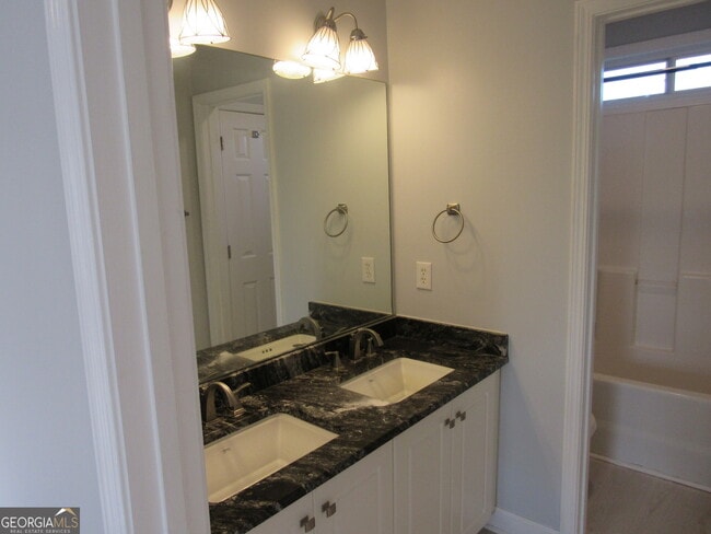 Building Photo - 305 Sunderland Cir