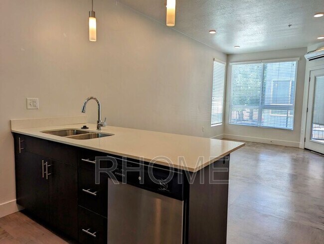 Building Photo - 965 S 200 W