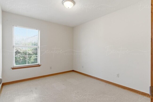 Building Photo - 2220 N Malcolm St