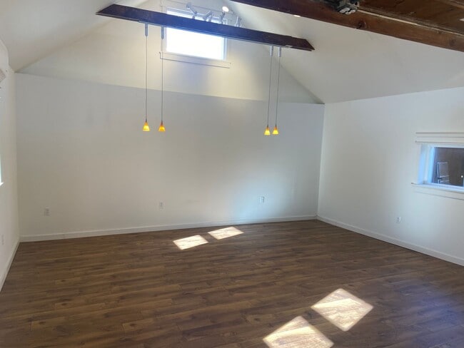 Building Photo - Beautiful 2 bedroom home in Chaffee Park with Huge Studio