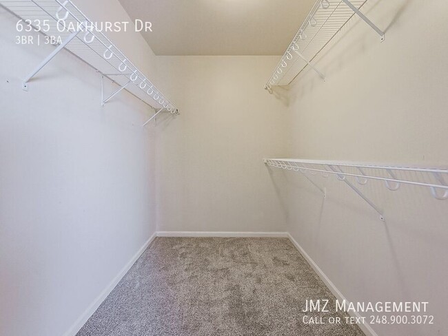 Building Photo - 6335 Oakhurst Dr