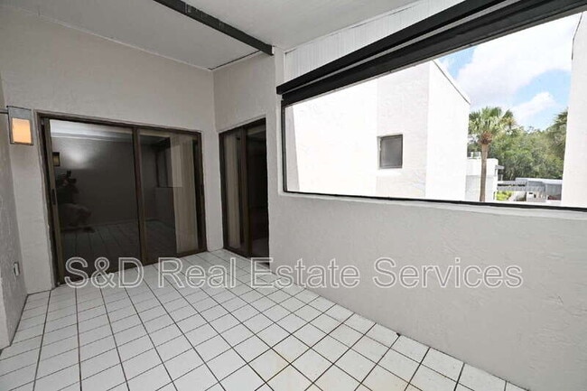Building Photo - 1808 Village Ct