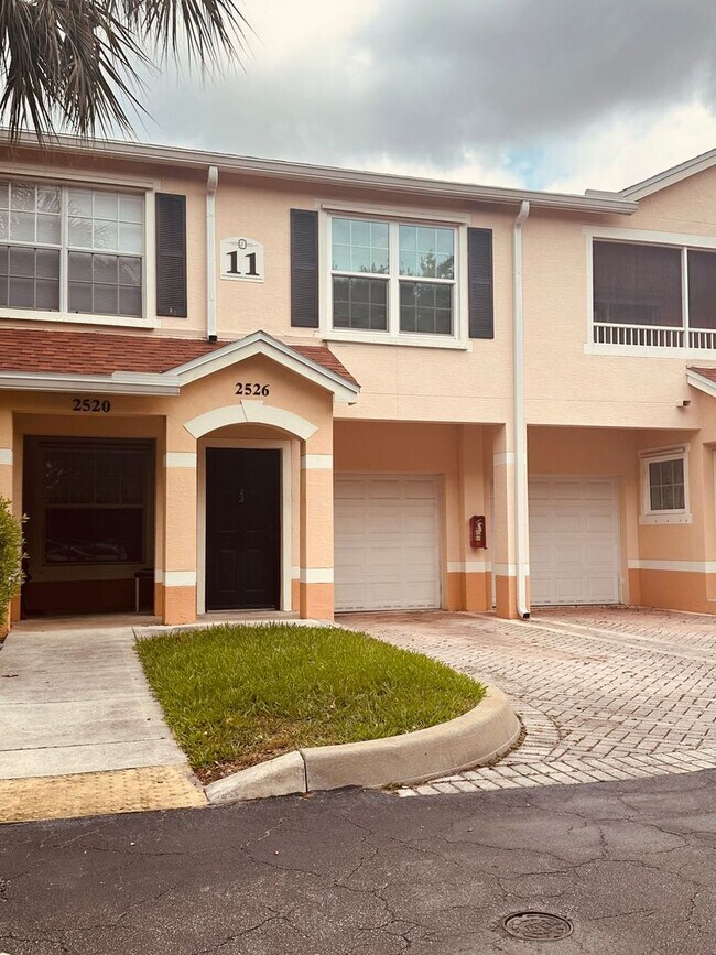 Building Photo - Palm Estates 2/2