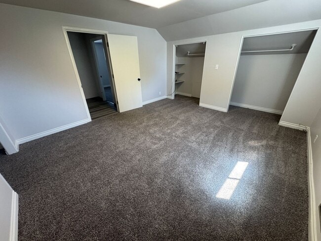 Building Photo - (935) Western Blvd - 3 Bedroom / 2 Bathroom Duplex Home - Updated