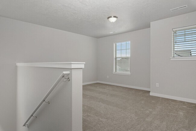 Building Photo - 3 Bed 2.5 Bath + Loft & Office located in the Greyhawk Subdivision