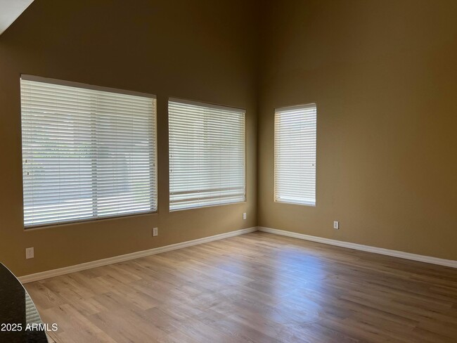 Building Photo - 6734 W Blackstone Ln