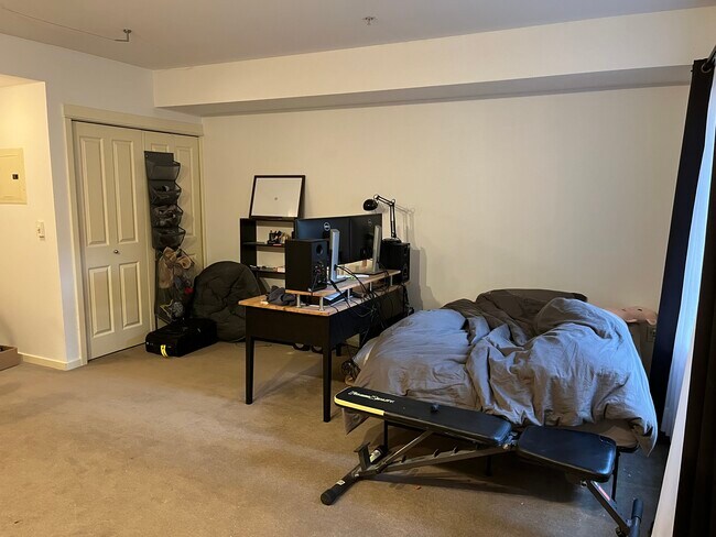 Building Photo - 118 107th Ave NE