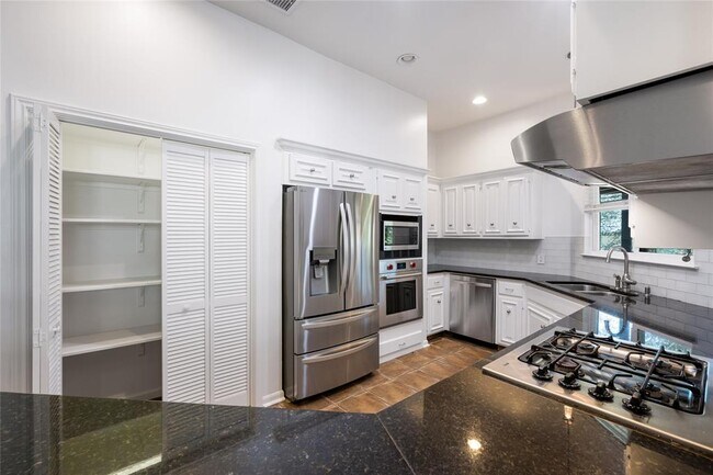 Building Photo - 7203 Desert Rose Cove