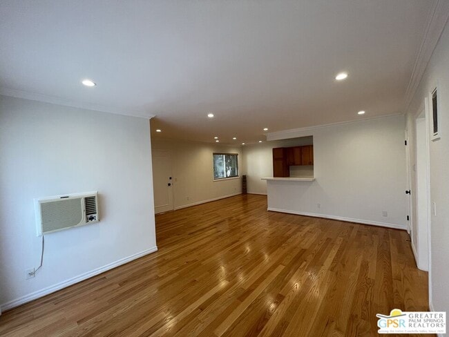 Building Photo - 1104 Masselin Ave