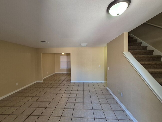 Building Photo - 5907 Deer Lake Dr