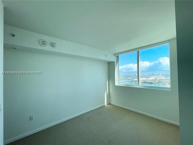 Building Photo - 253 NE 2nd St