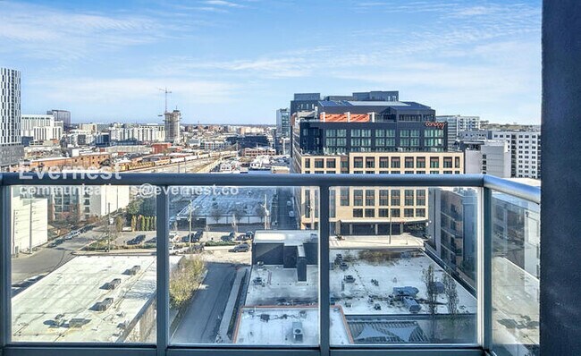 Building Photo - Modern 1-Bedroom Condo with City Views in Prime Nashville Location / Available Now!