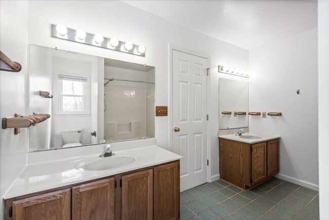 Building Photo - 10704 Live Oak Ct