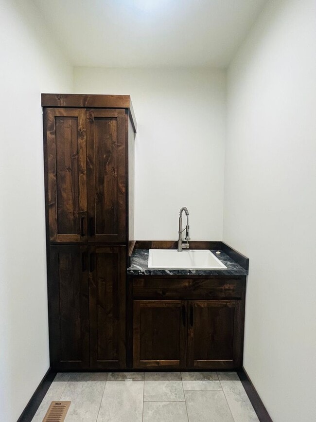 Building Photo - Newer Home - 3 Bedroom - 2 Bath - Corvallis