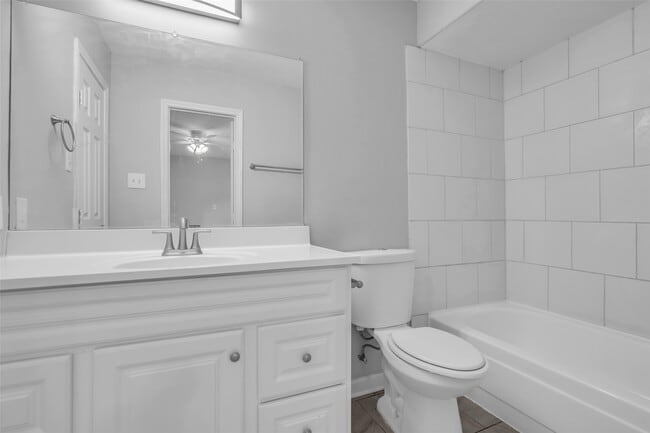 Building Photo - 4407 Hickory Grove Dr