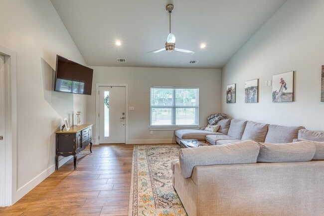Building Photo - 1304 Prairie Creek Dr