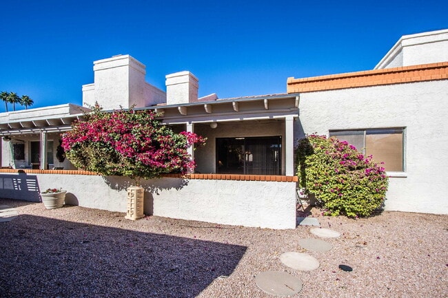 Building Photo - Beautiful Furnished patio home in Old Town Scottsdale, 2BR