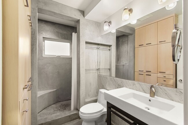 Building Photo - Downtown Davis Cottage