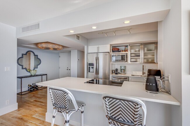 Building Photo - 5510 N Ocean Dr