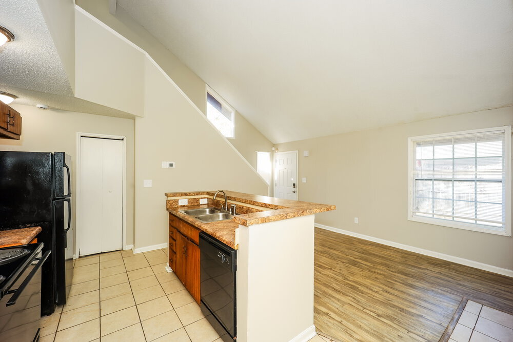 Building Photo - 8536 Pineland Dr