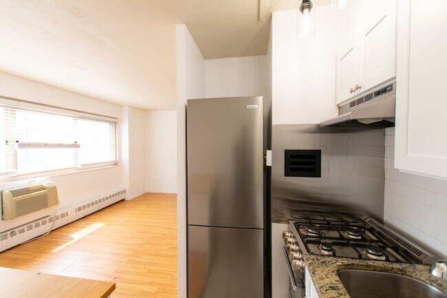 Building Photo - Rittenhouse Studio Condo with All Utilities Included!