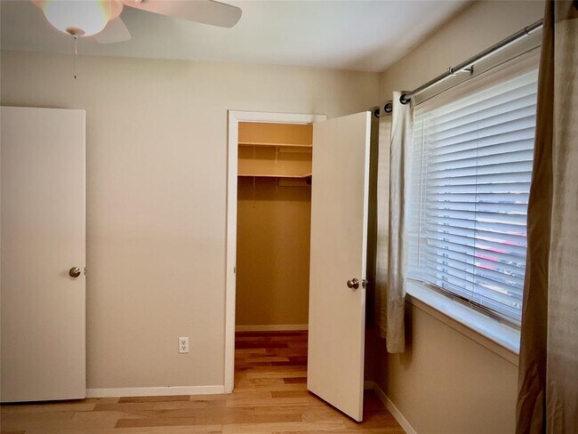 Building Photo - 11607 Barrington Way