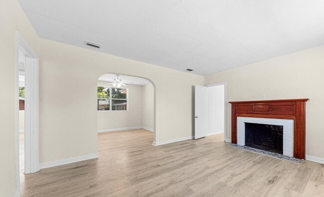 Building Photo - For Rent