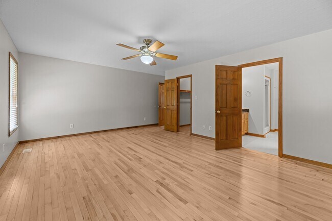 Building Photo - 506 River Rd
