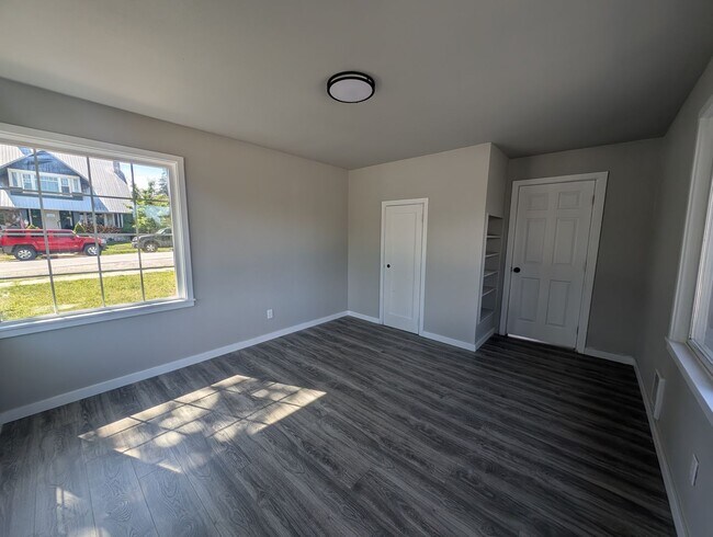 Building Photo - Remodeled 2 Bedroom Home – Water & Sewer Included