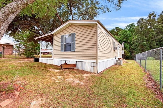 Building Photo - 162 Gill Rd