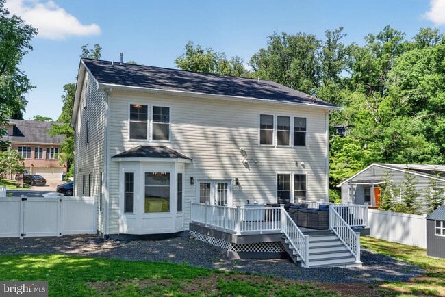 Building Photo - 3925 Ashwood Pl