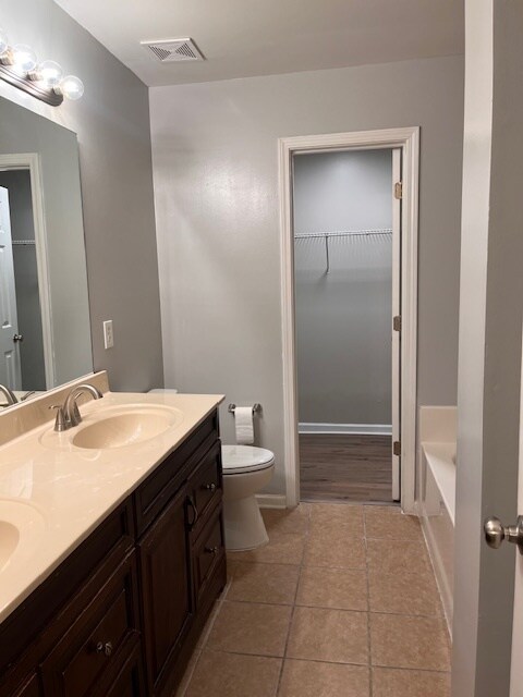 Primary Bath & Walk-In Closet - 3572 Devon Chase Rd