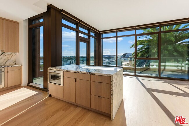 Building Photo - 700 Broadway