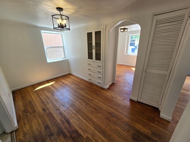 Building Photo - 2533 Aspen Ave NW