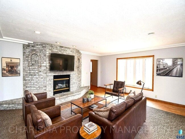 Building Photo - 335 Vernon Dr