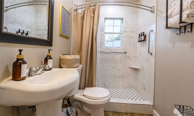 Building Photo - 3818 Blodgett St