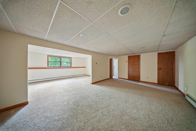 Building Photo - 501 Burlingham Rd
