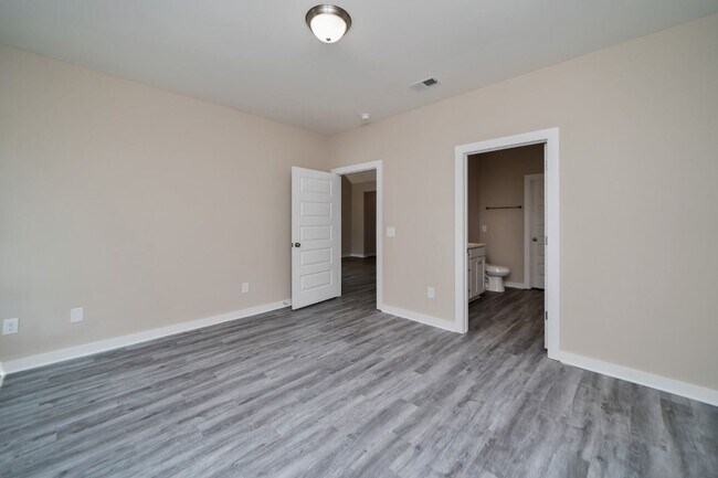 Building Photo - 5505 Blue Jay Cir