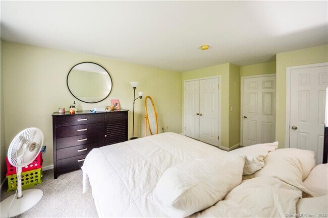 Building Photo - 115 Fillow St