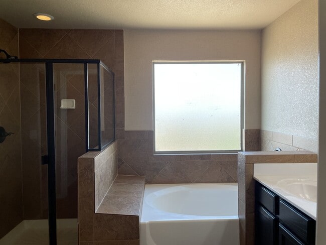 Building Photo - 12960 Cozy Cove Ave