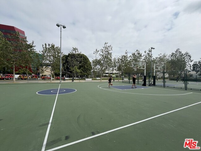 Building Photo - 503 N San Vicente Blvd