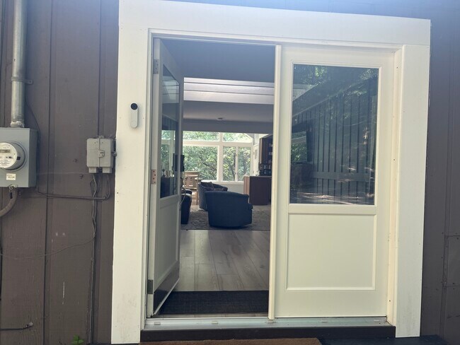 Building Photo - 315 Goldfinch Pl